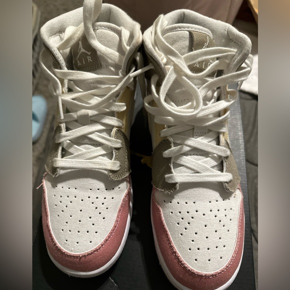 Nike Air Jordan 1 Mid Special Edition GS 'Pastel Grind' - Picture 9 of 14